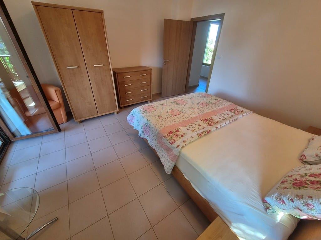 Spacious townhouse in a boutique gated complex – fully furnished, close to the sea and with low running costs