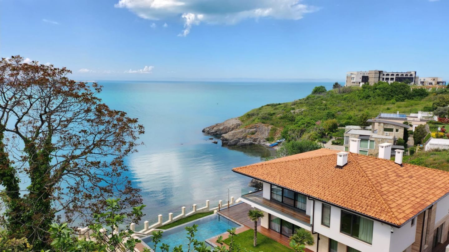 Stunning Three-Storey House on the First Sea Line in Sozopol with Panoramic Views of Paradise Bay
