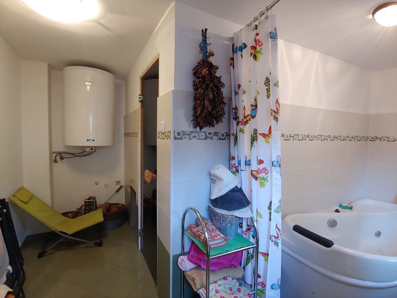 Spacious Two-Storey House with a Huge Garden, Fireplace, Sauna and Jacuzzi in Drachevo Village