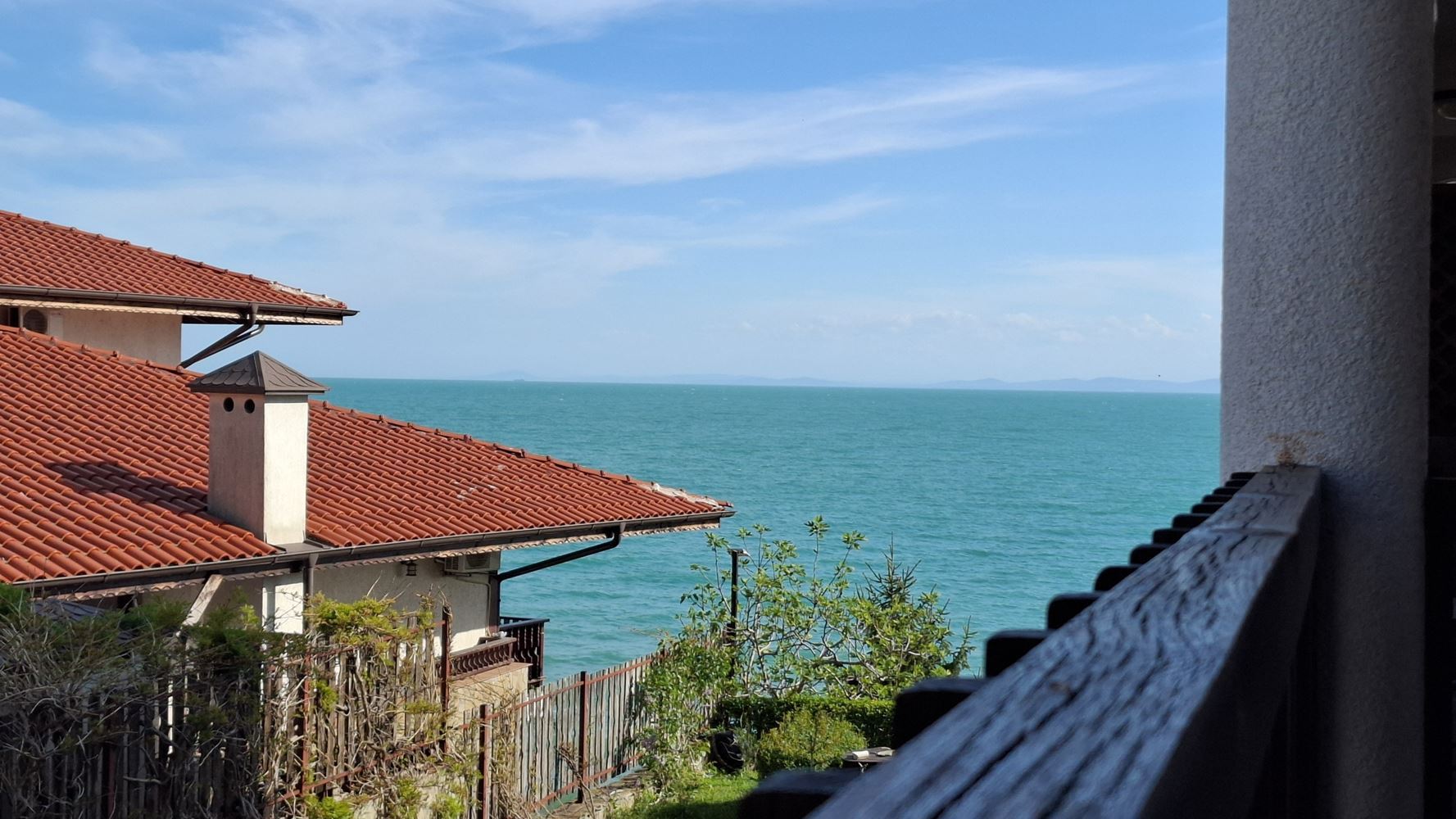 Luxury Three-Storey Townhouse 50 Meters from the Beach – Brand-New Home with Modern Interior and Complete Comfort