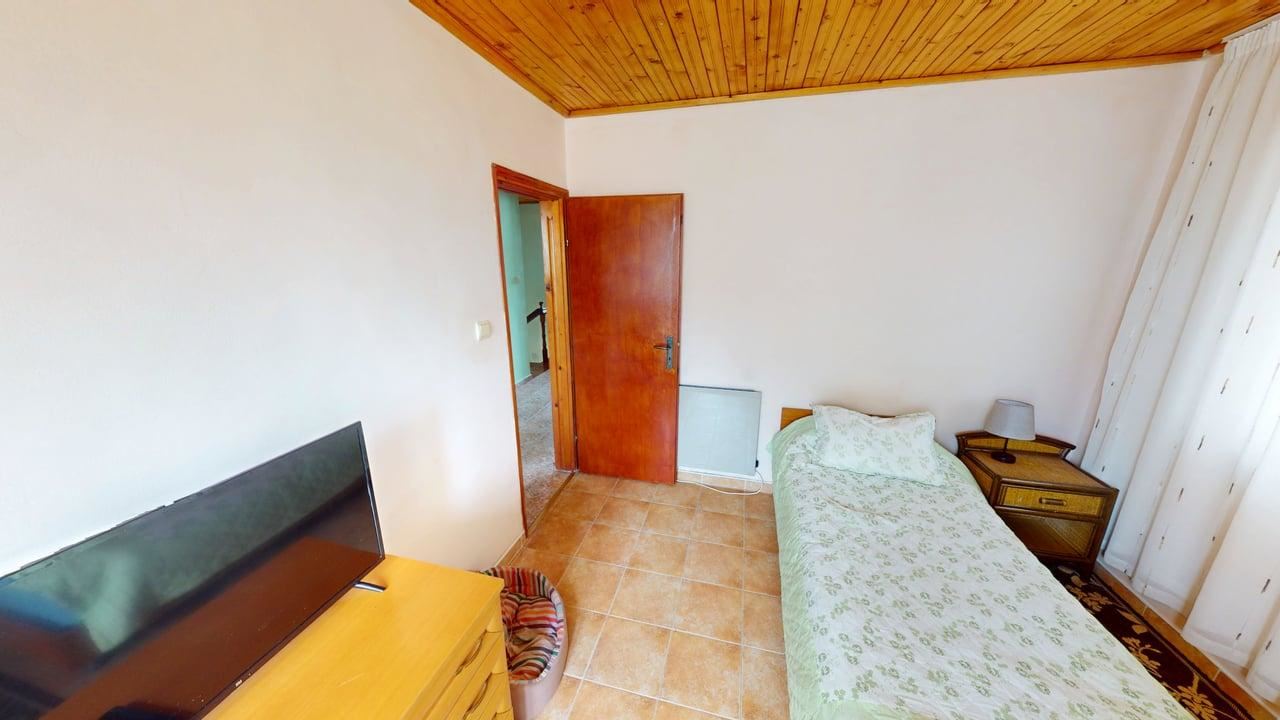 Two-storey house in Poroy village – peace, space and comfort near the sea