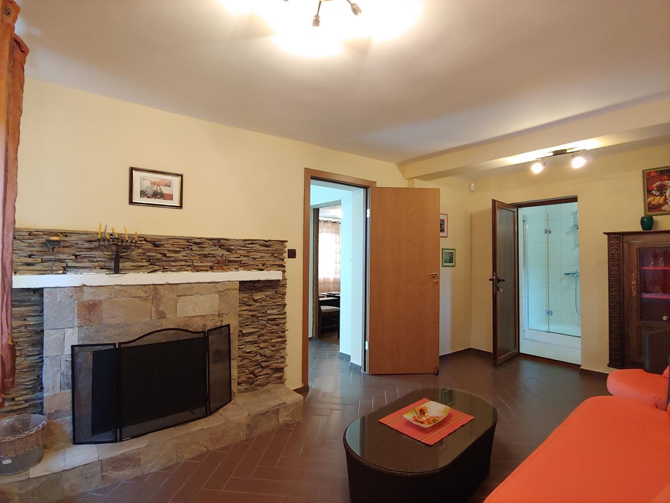 Spacious Two-Storey House with a Huge Garden, Fireplace, Sauna and Jacuzzi in Drachevo Village