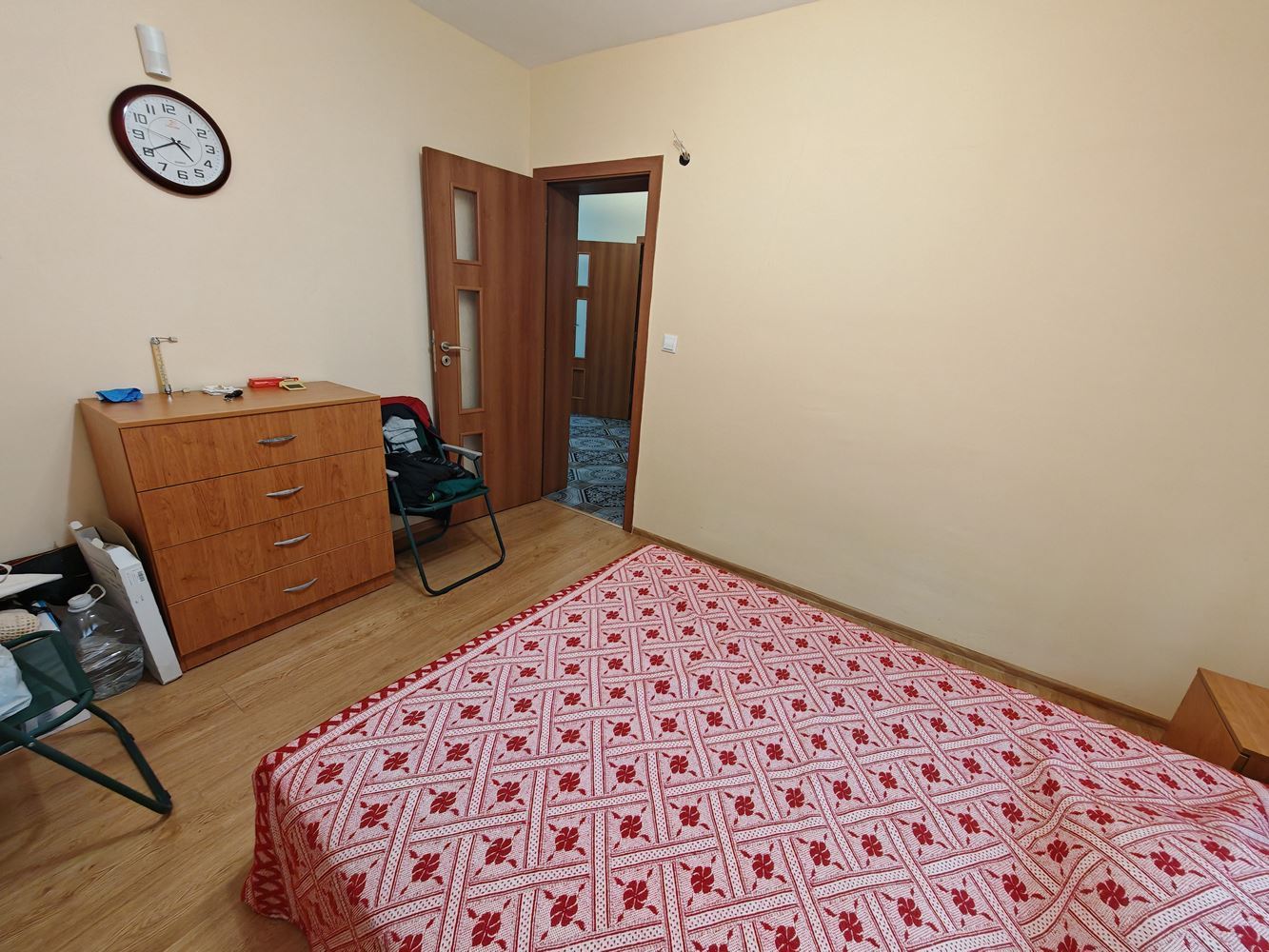 Detached two-storey house with a large yard and vineyard in Poroy village – space, comfort and tranquility