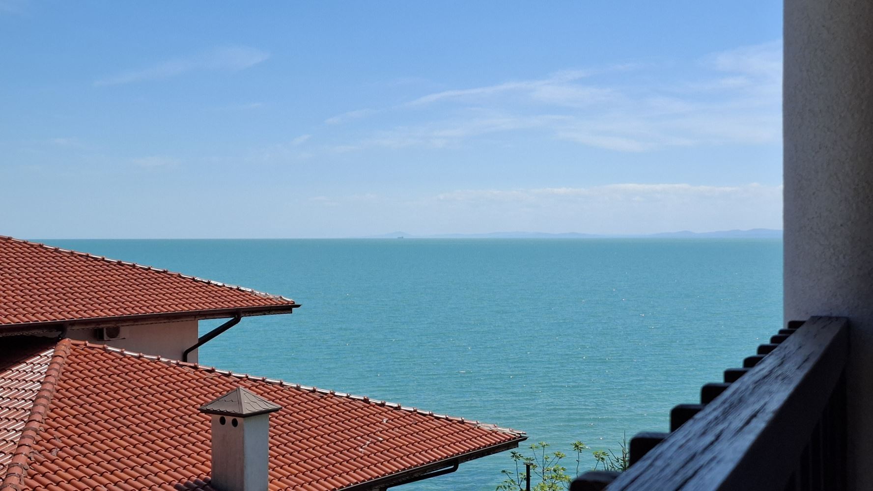 Luxury Three-Storey Townhouse 50 Meters from the Beach – Brand-New Home with Modern Interior and Complete Comfort