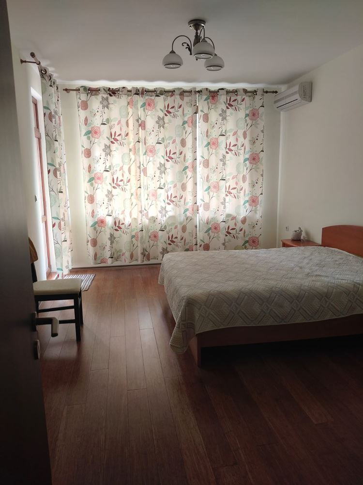 Spacious three-storey single-family house in the center of Ravda – comfort, prestige, and complete independence