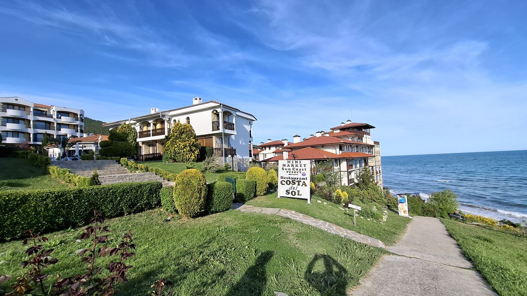 Luxury Three-Storey Townhouse 50 Meters from the Beach – Brand-New Home with Modern Interior and Complete Comfort