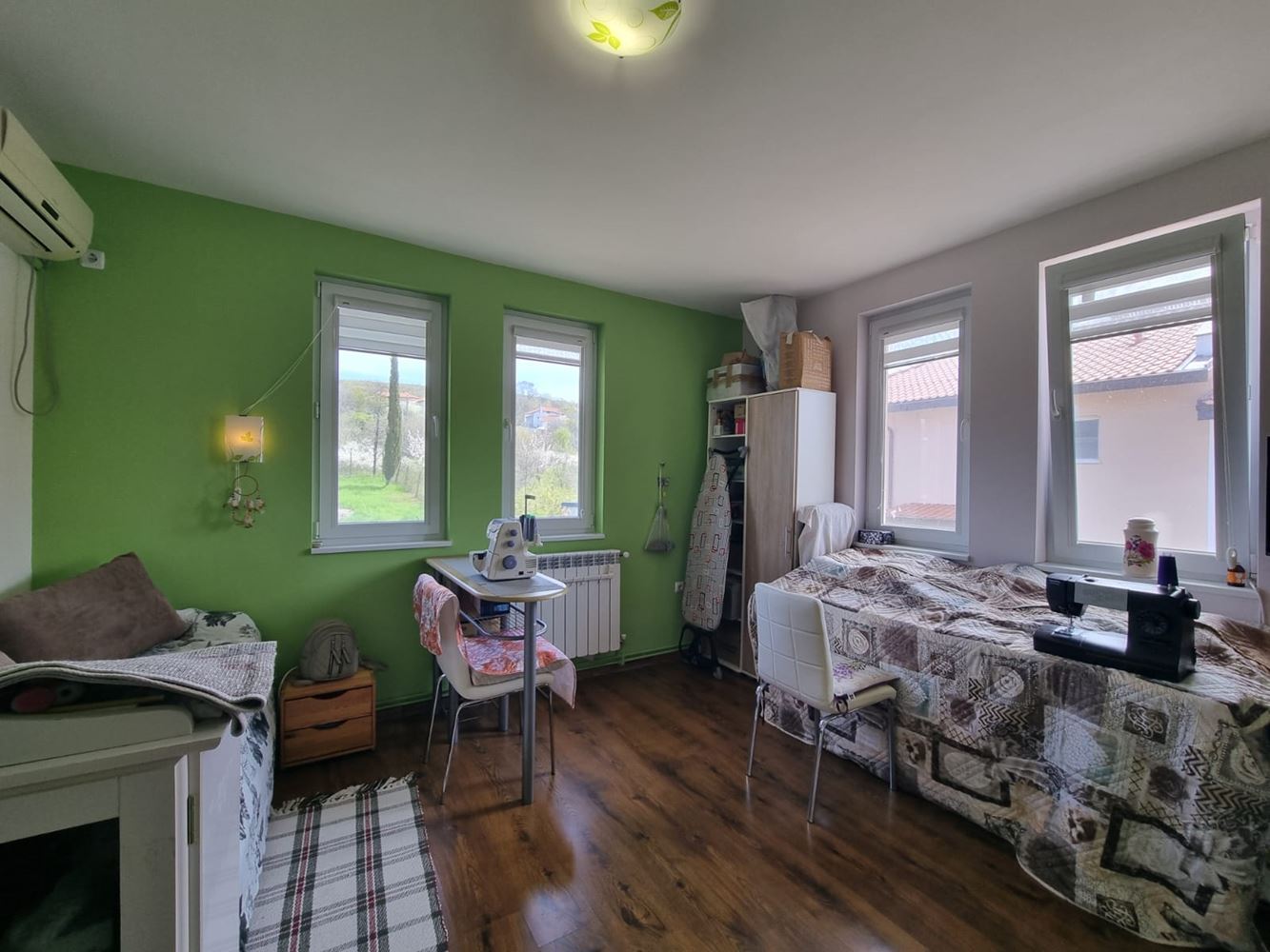 Beautiful two-storey house with yard, garage, and modern heating in Kosharitsa