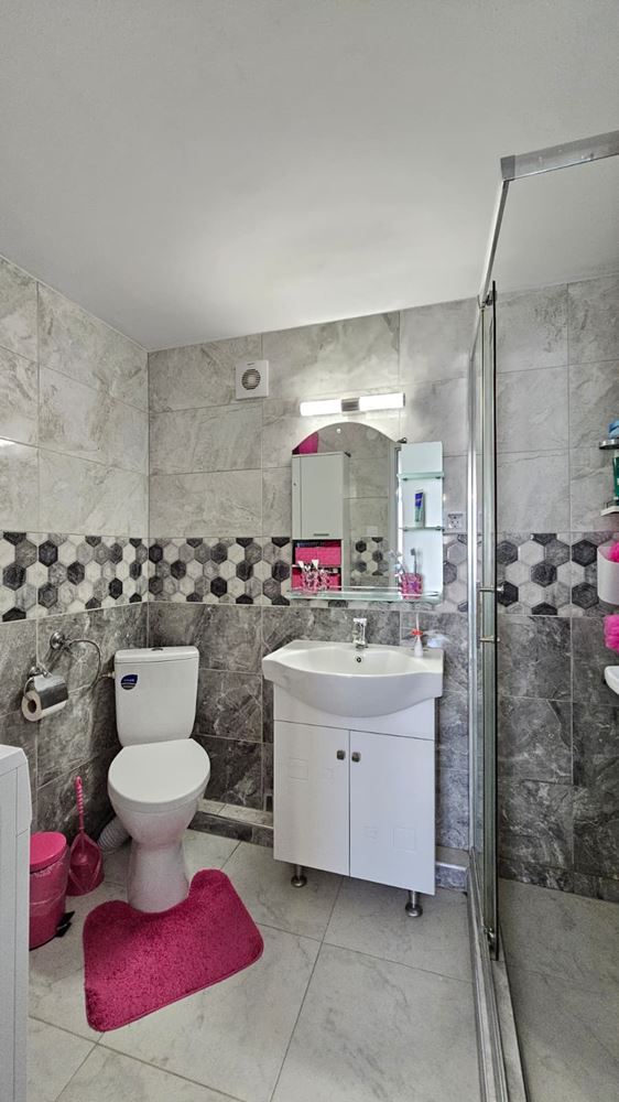 Exceptional single-story house with a spacious yard in the peaceful village of Kosharitsa