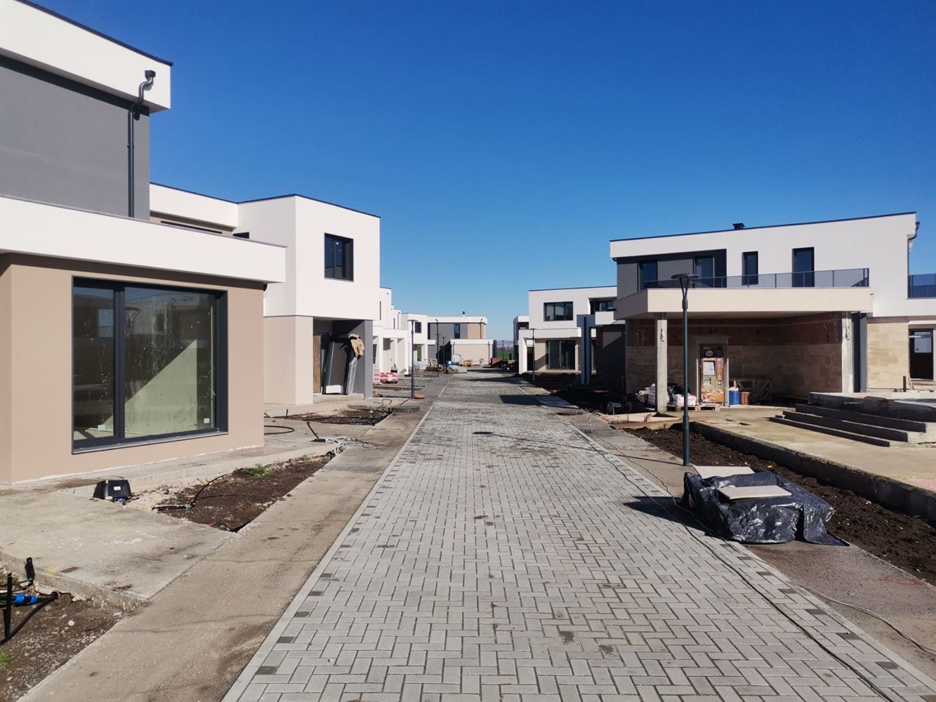 Modern two-storey house in a gated complex between Pomorie and Sarafovo – comfort, security and year-round living