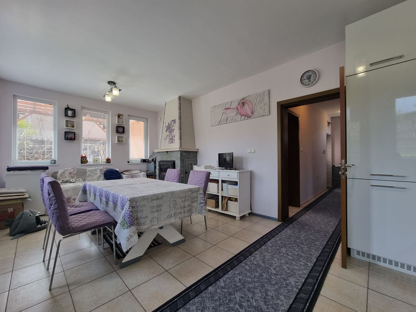 Beautiful two-storey house with yard, garage, and modern heating in Kosharitsa