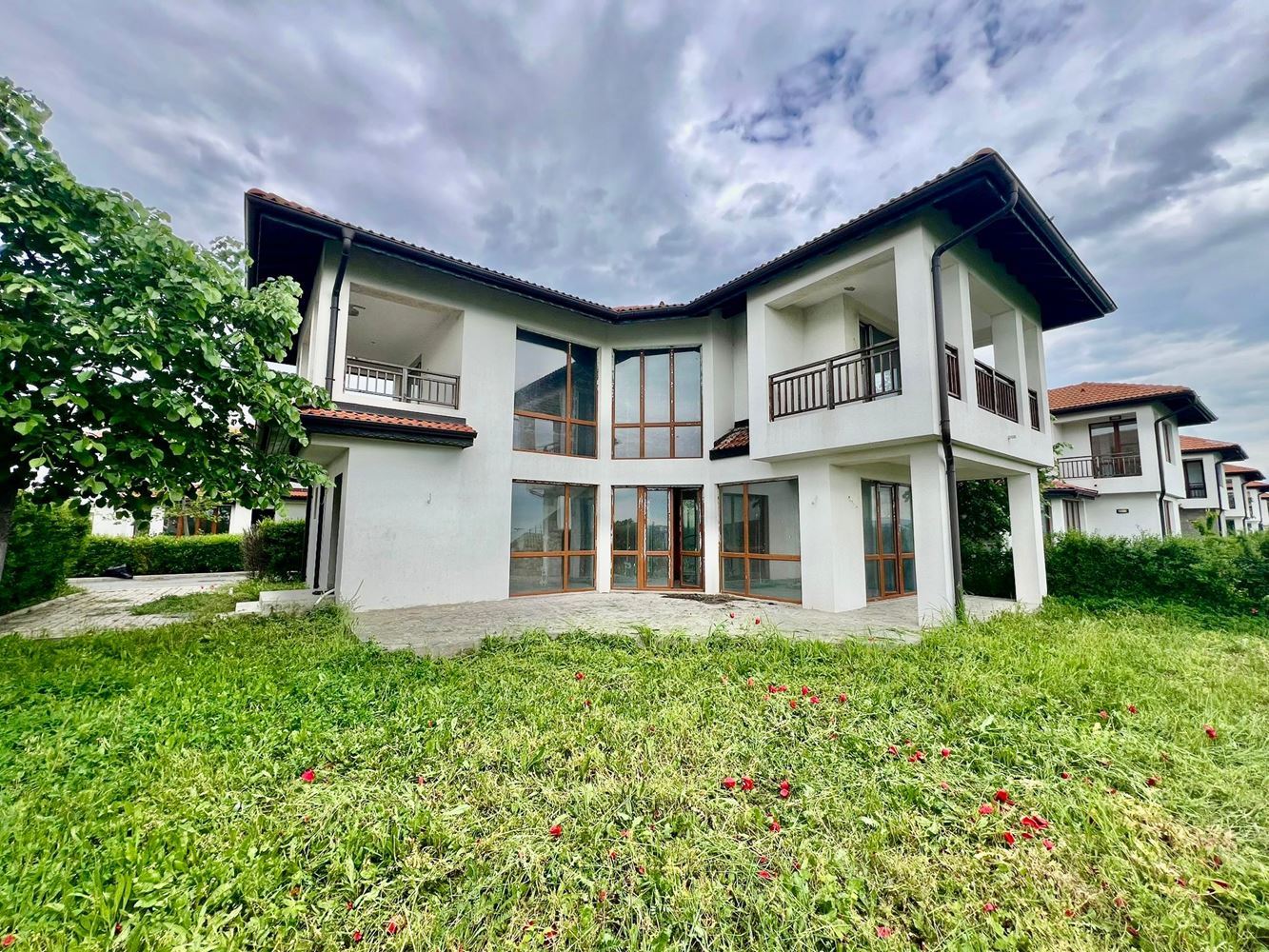 Detached two-storey house with yard and swimming pool in a gated complex in Aheloy
