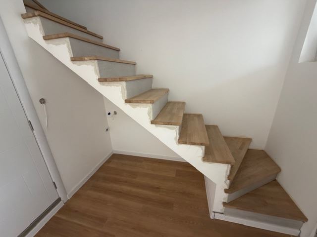 Three-storey terraced house in Banevo – modern construction, yard and two parking spaces