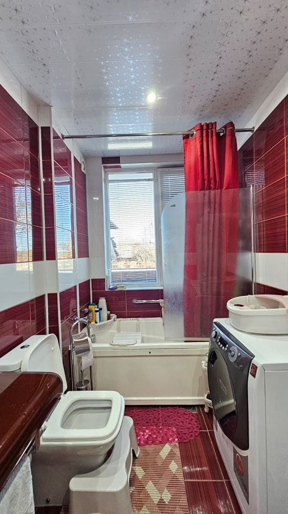 Excellent single-story house with pool and spacious yard in Dyulevo village