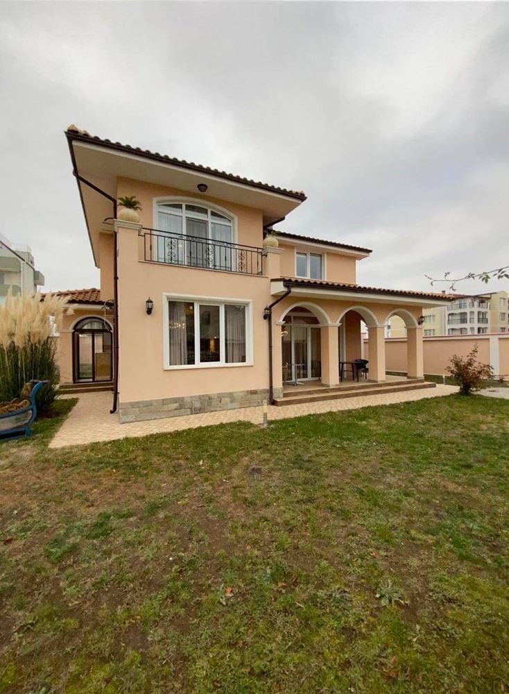 Modern House in the Center of Ravda – Luxurious Ready-to-Move-In Home with Excellent Location and Private Plot