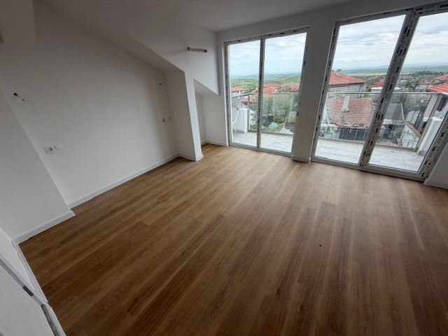 Three-storey terraced house in Banevo – modern construction, yard and two parking spaces