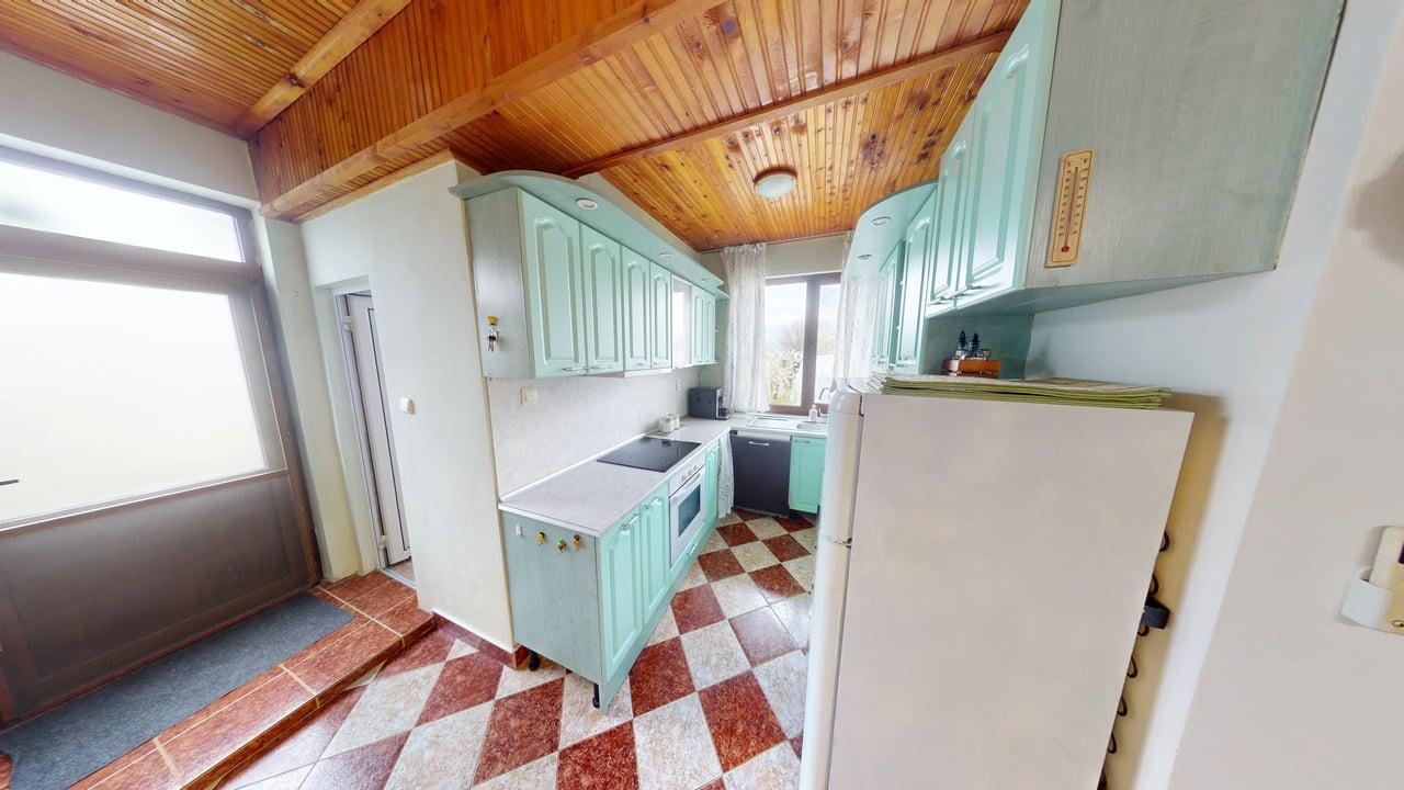 Two-storey house in Poroy village – peace, space and comfort near the sea