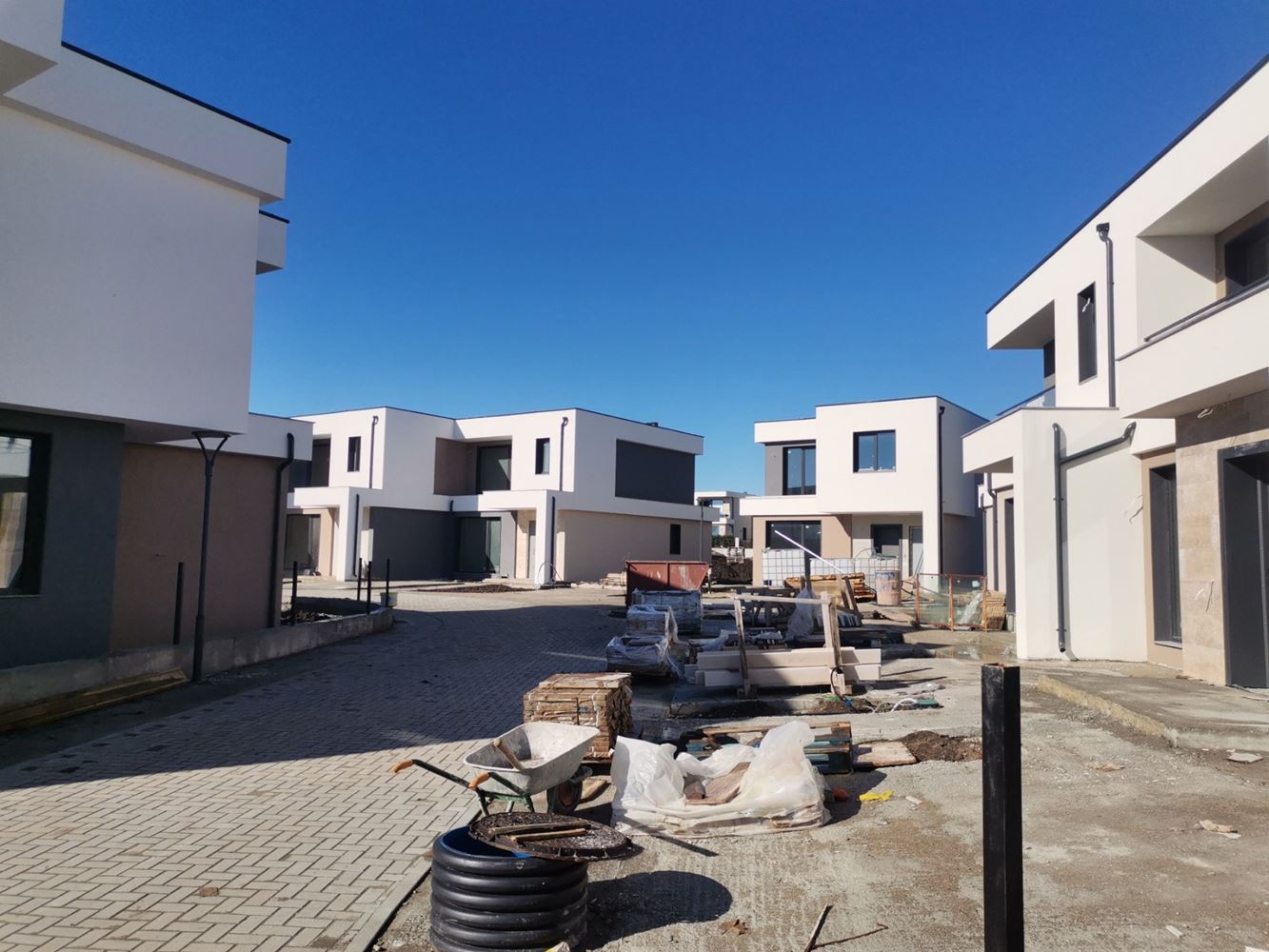 Modern two-storey house in a gated complex between Pomorie and Sarafovo – comfort, security and year-round living