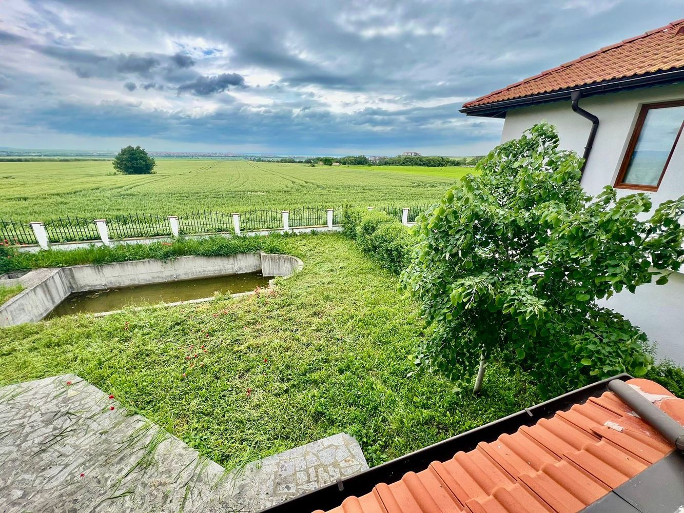 Detached two-storey house with yard and swimming pool in a gated complex in Aheloy