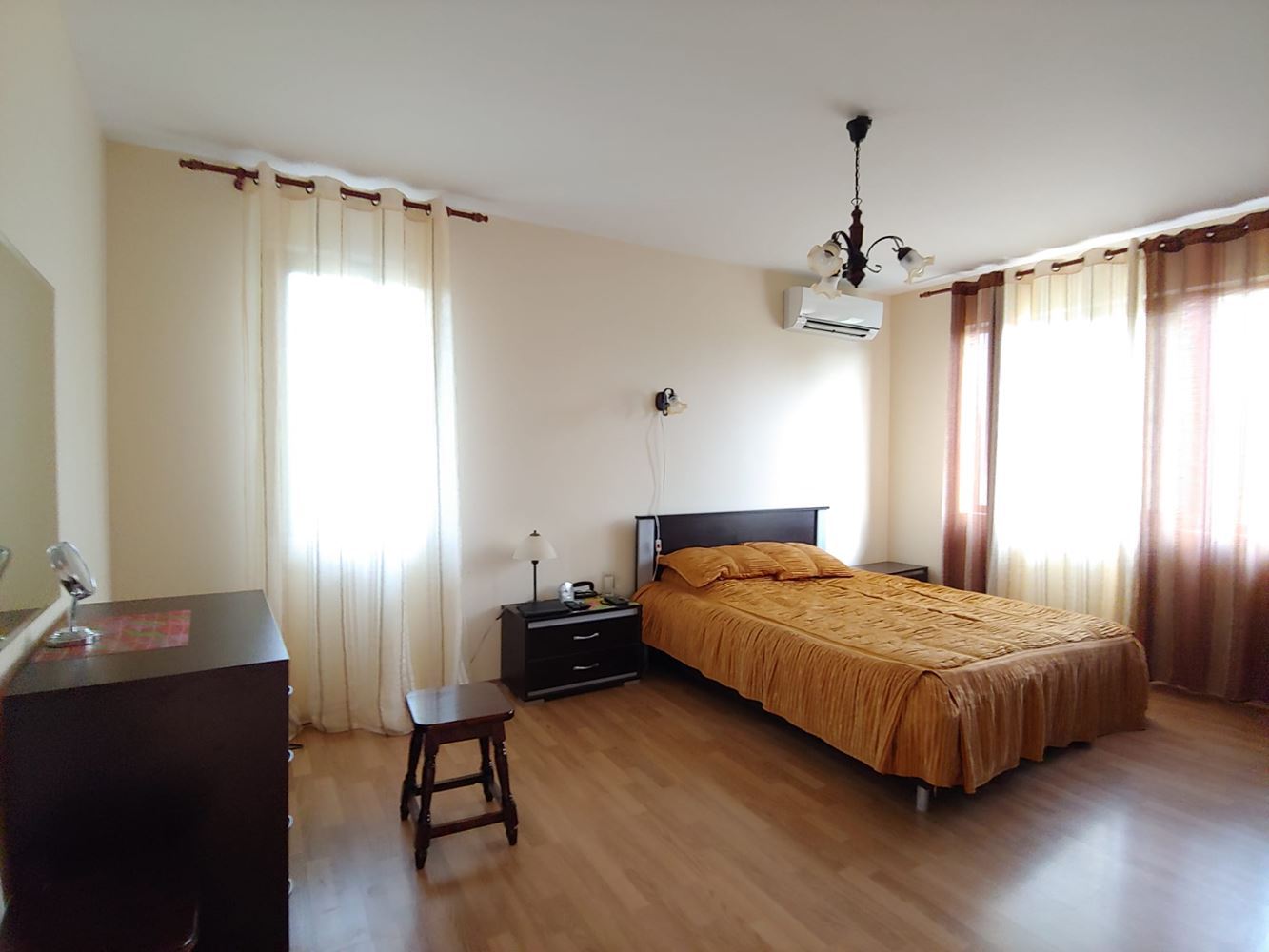 Spacious Two-Storey House with a Huge Garden, Fireplace, Sauna and Jacuzzi in Drachevo Village