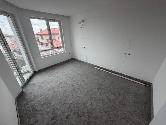 Three-storey terraced house in Banevo – modern construction, yard and two parking spaces