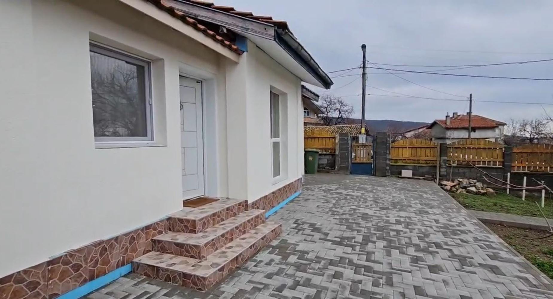 Exceptional single-story house with a spacious yard in the peaceful village of Kosharitsa