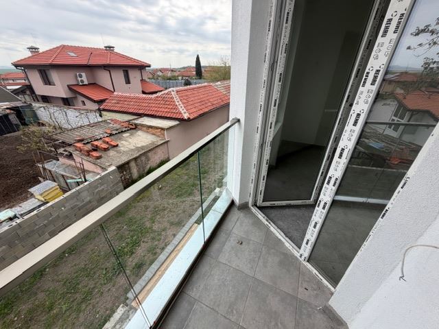 Three-storey terraced house in Banevo – modern construction, yard and two parking spaces
