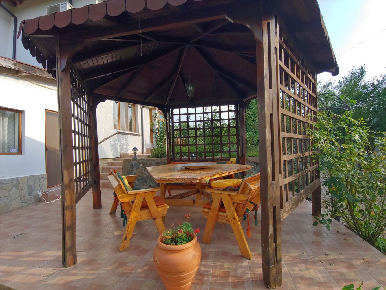 Spacious Two-Storey House with a Huge Garden, Fireplace, Sauna and Jacuzzi in Drachevo Village