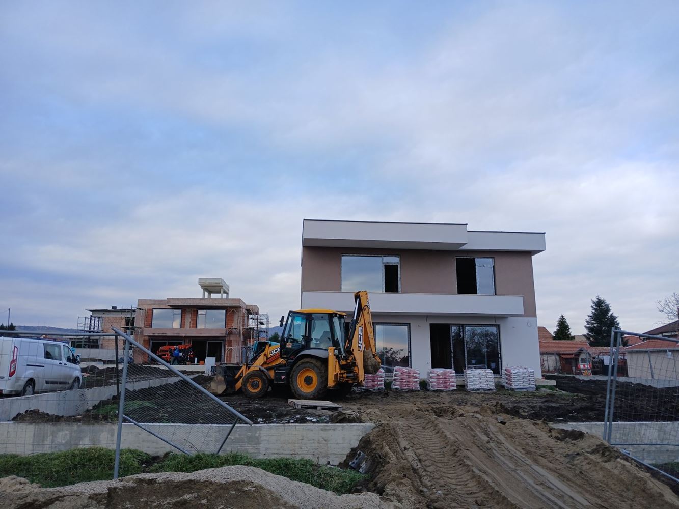 Modern House with Five Rooms and a 400 m² Yard, Three Bedrooms and No Maintenance Fee in Vetren, Burgas