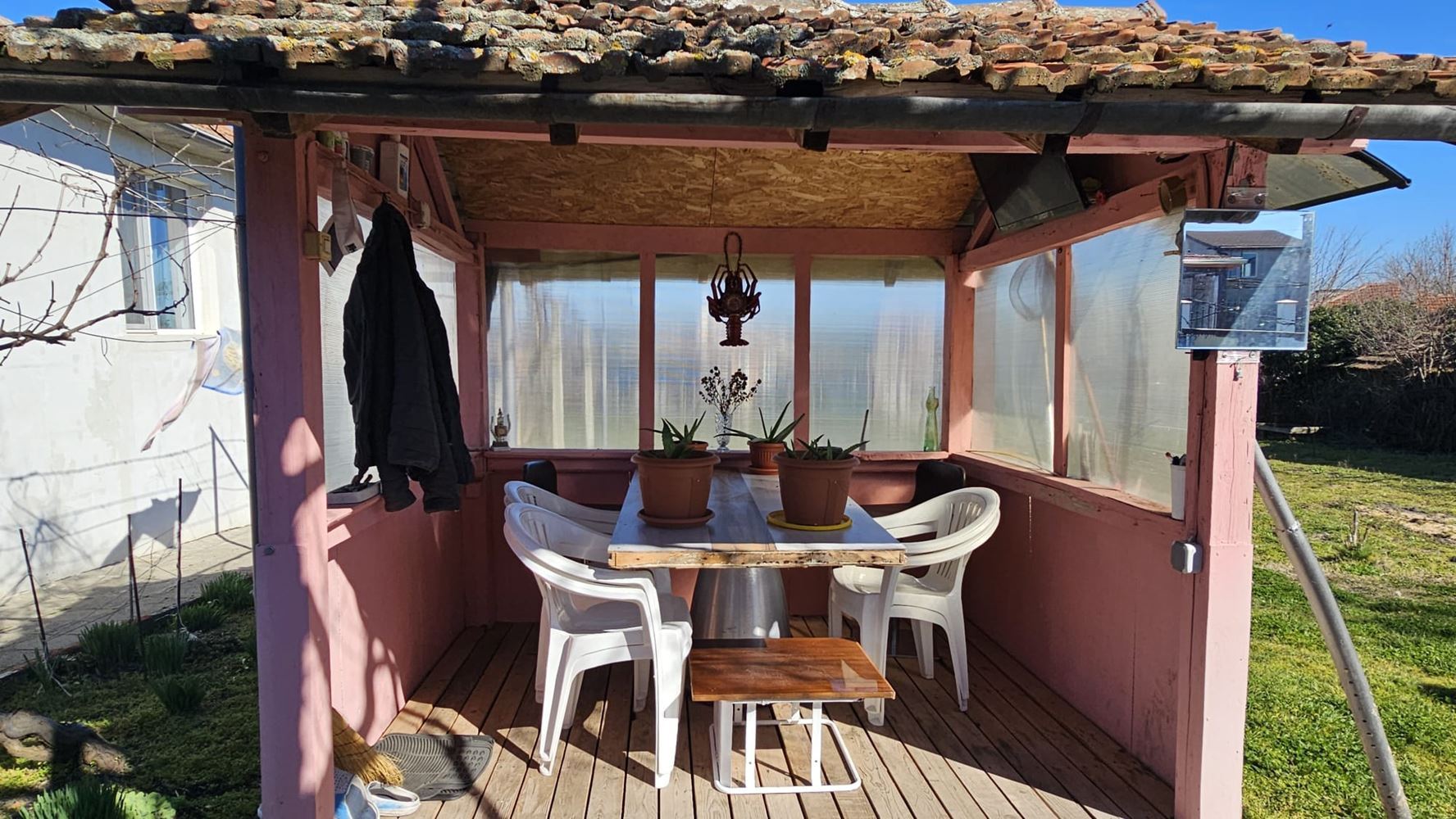 Excellent single-story house with pool and spacious yard in Dyulevo village