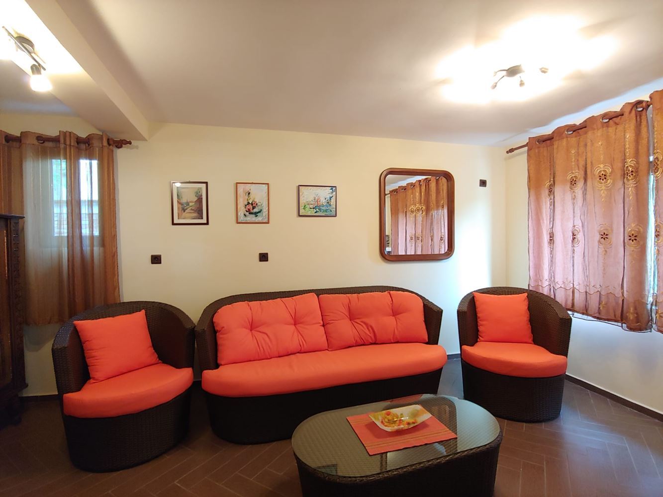 Spacious Two-Storey House with a Huge Garden, Fireplace, Sauna and Jacuzzi in Drachevo Village