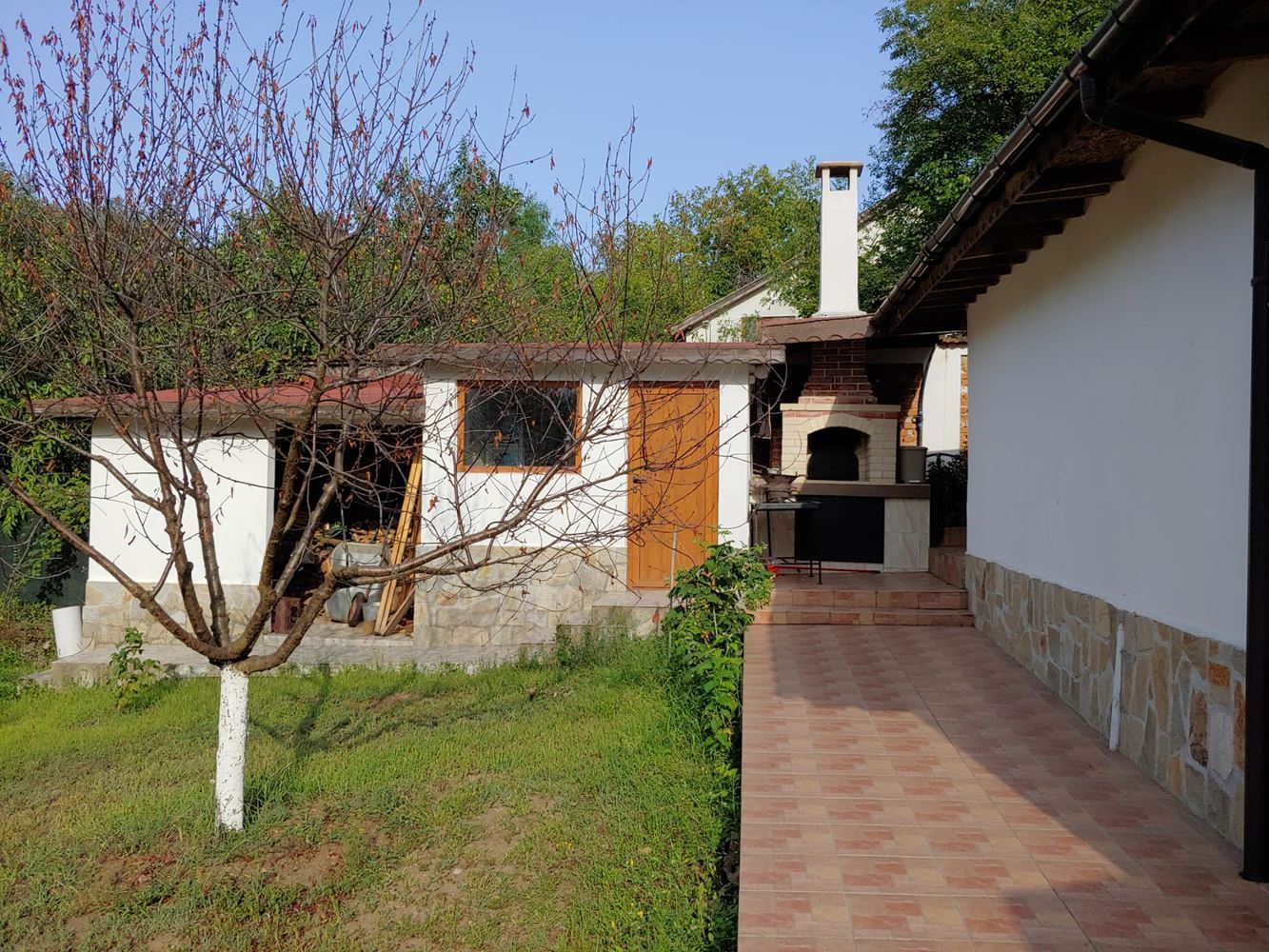 Spacious Two-Storey House with a Huge Garden, Fireplace, Sauna and Jacuzzi in Drachevo Village