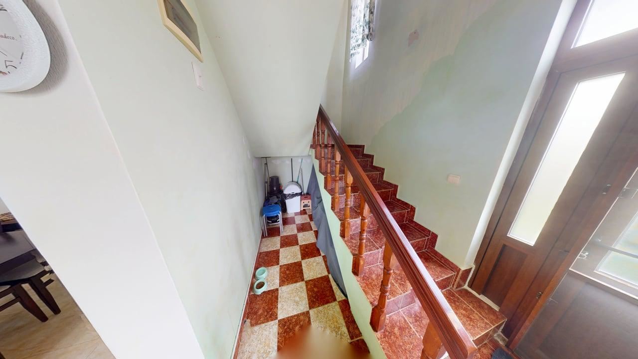 Two-storey house in Poroy village – peace, space and comfort near the sea