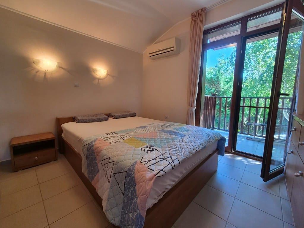 Spacious townhouse in a boutique gated complex – fully furnished, close to the sea and with low running costs