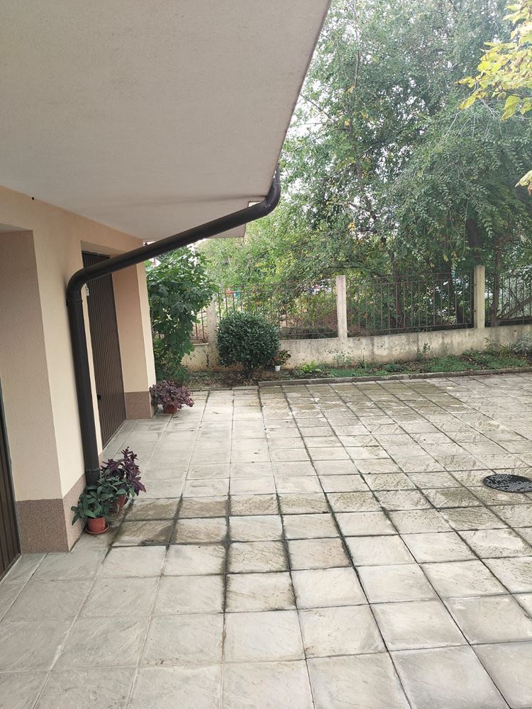 Spacious three-storey single-family house in the center of Ravda – comfort, prestige, and complete independence