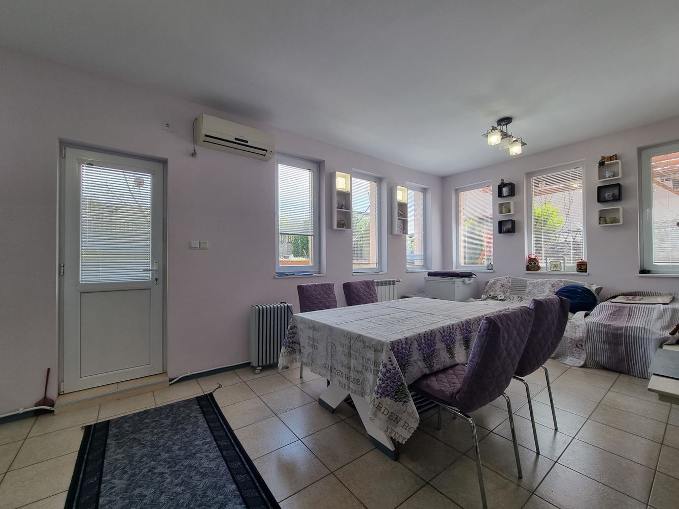 Beautiful two-storey house with yard, garage, and modern heating in Kosharitsa