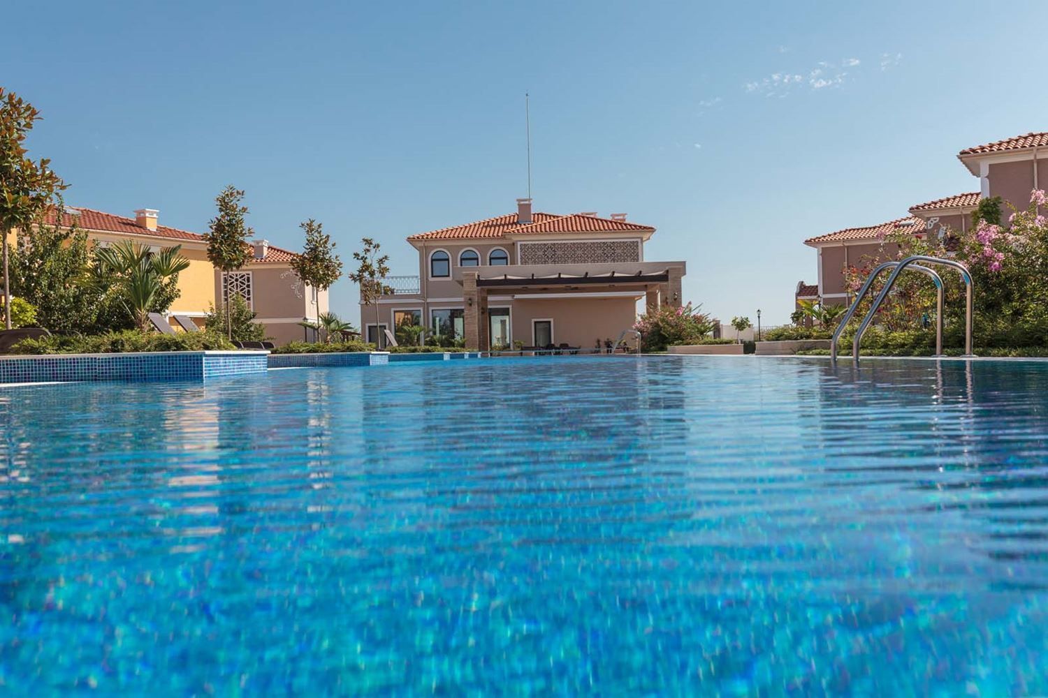 Exceptional two-storey house with three bedrooms and a spacious garden in a luxury gated complex between Sarafovo and Pomorie