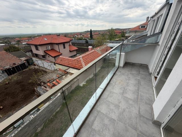 Three-storey terraced house in Banevo – modern construction, yard and two parking spaces