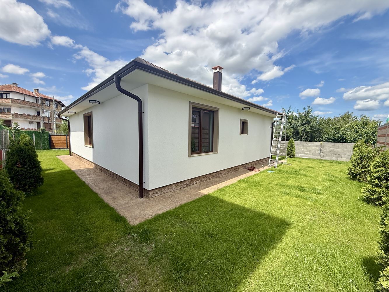New Single-Storey House with Three Bedrooms and Private Garden – Comfort, Peace, and Quality near Sunny Beach
