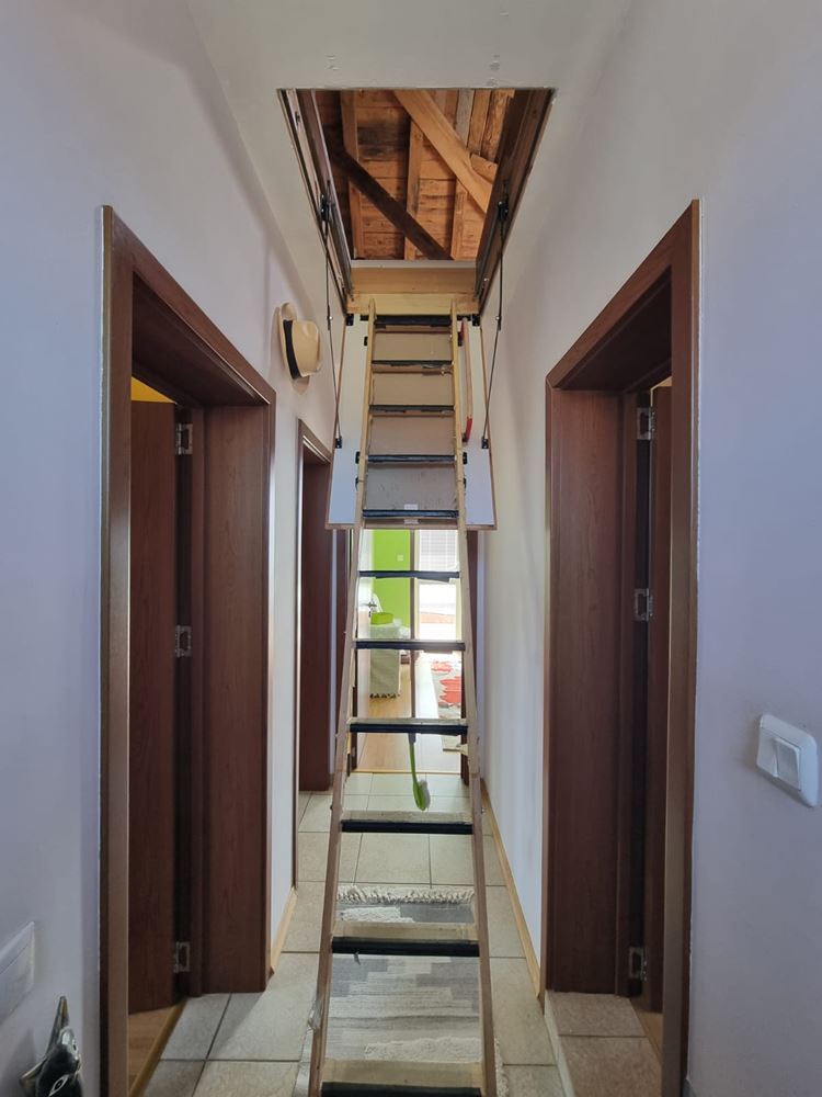 Beautiful two-storey house with yard, garage, and modern heating in Kosharitsa