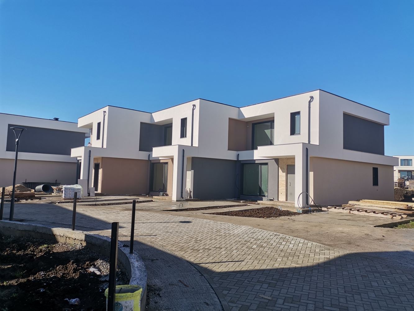 Modern two-storey house in a gated complex between Pomorie and Sarafovo – comfort, security and year-round living