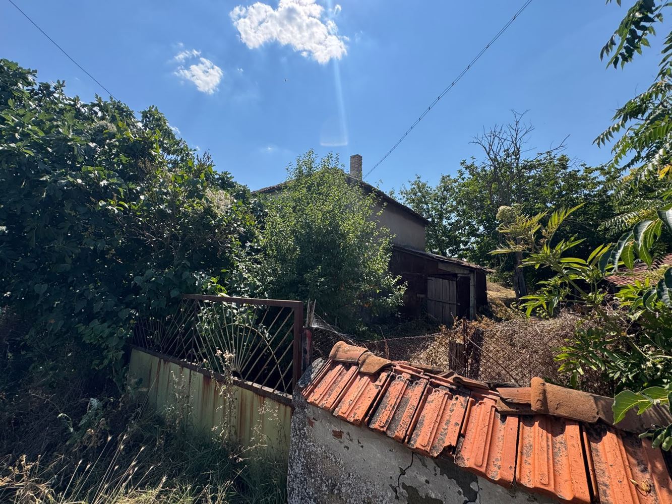 One-Storey House with Large Yard and Garage in Smolnik Village, Burgas Region – Peace and Opportunity for a New Home