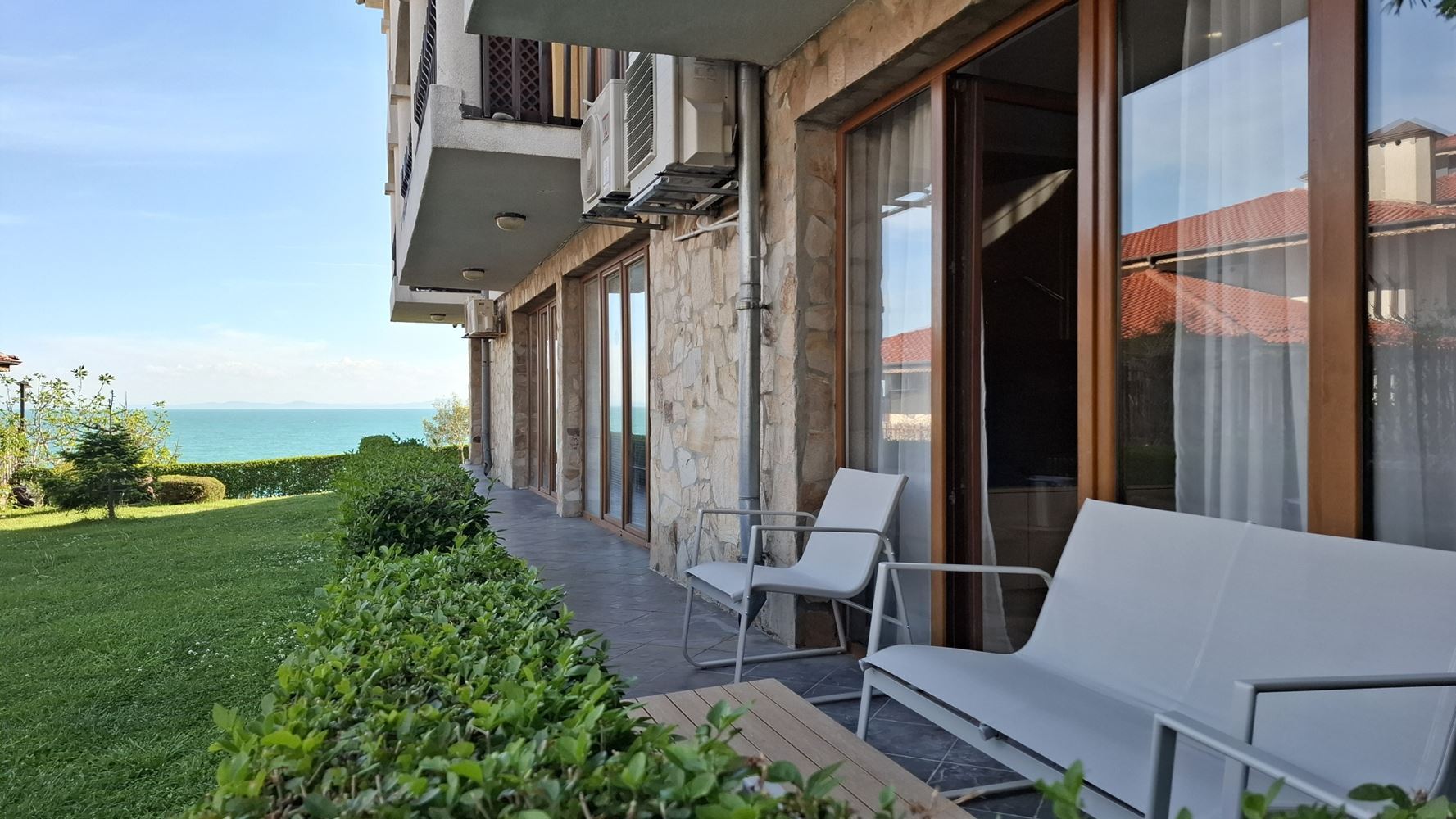Luxury Three-Storey Townhouse 50 Meters from the Beach – Brand-New Home with Modern Interior and Complete Comfort