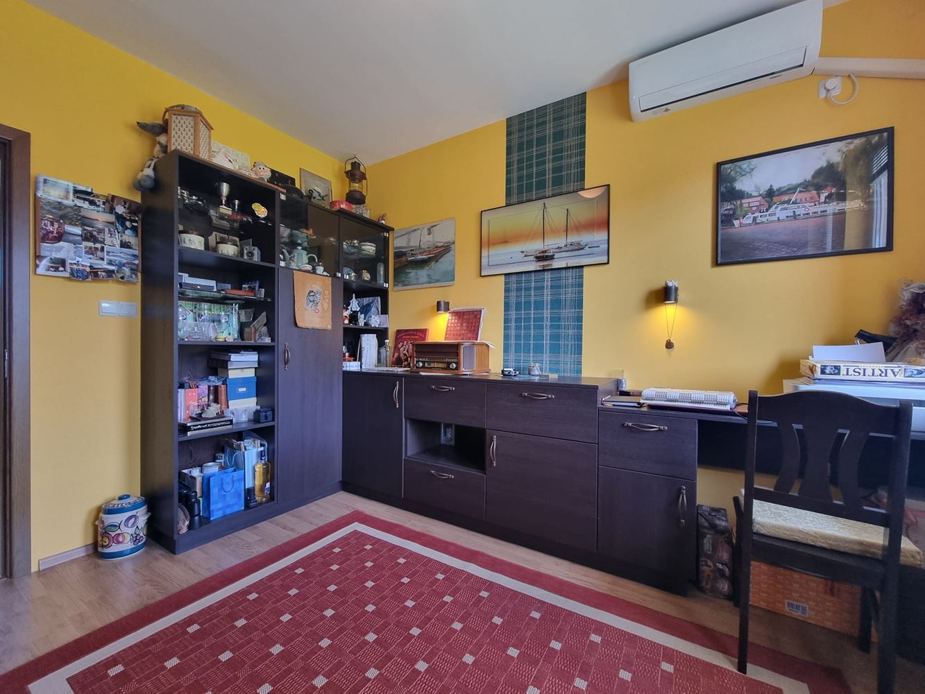 Beautiful two-storey house with yard, garage, and modern heating in Kosharitsa
