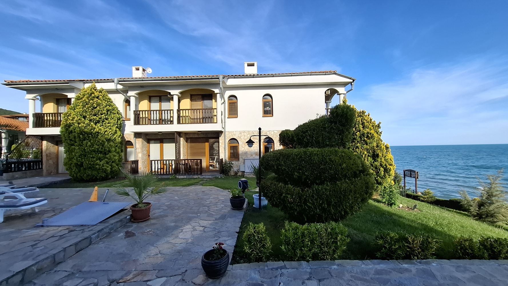 Luxury Three-Storey Townhouse 50 Meters from the Beach – Brand-New Home with Modern Interior and Complete Comfort