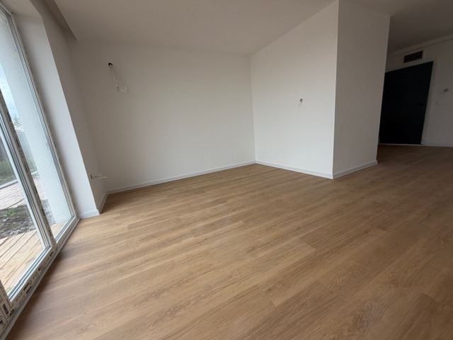 Three-storey terraced house in Banevo – modern construction, yard and two parking spaces