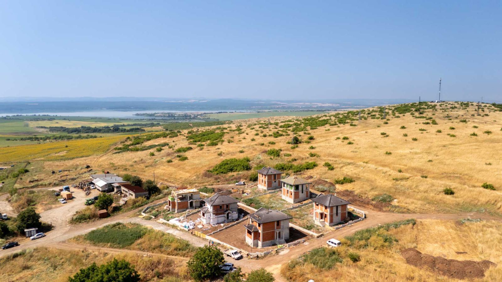 New single-family house with private yard, parking space and no maintenance fee in Cherni Vrah village