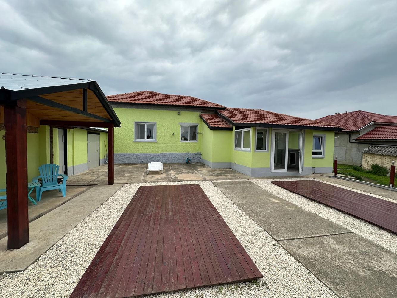 Fully Renovated House with Huge Yard and Perfect Conditions for Year-Round Living