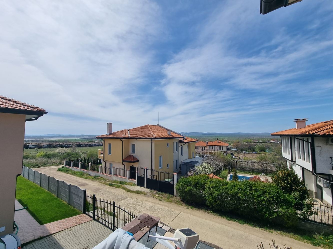 Beautiful two-storey house with yard, garage, and modern heating in Kosharitsa