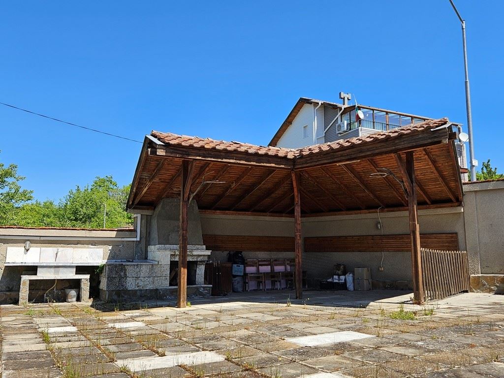 Spacious Detached House with Panoramic Views in Kosharitsa