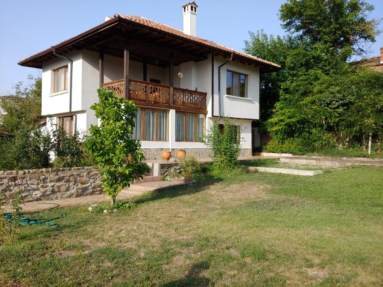 Spacious Two-Storey House with a Huge Garden, Fireplace, Sauna and Jacuzzi in Drachevo Village